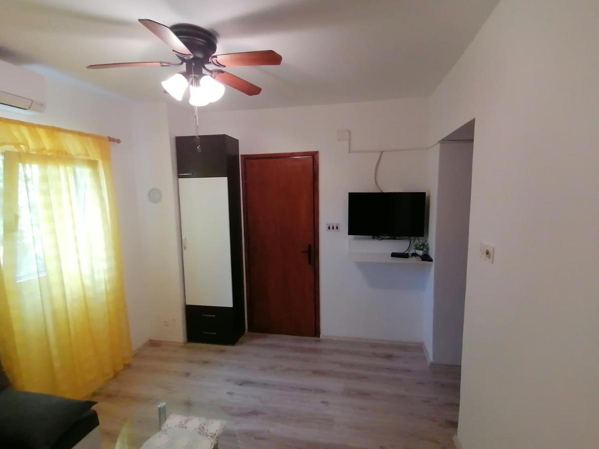 Apartment Dinka Kornić Exterior foto